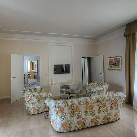 Sleeps 13 Pool Air Con Wifi Villa *