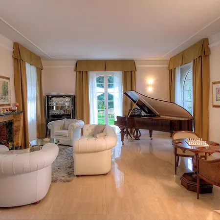 Sleeps 13 Pool Air Con Wifi Baveno