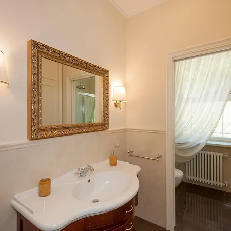 Sleeps 13 Pool Air Con Wifi Baveno
