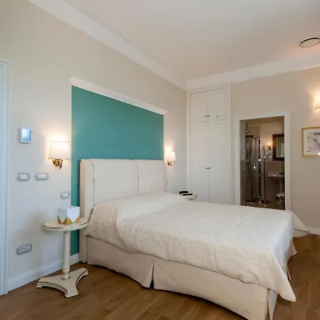 Sleeps 13 Pool Air Con Wifi Willa
