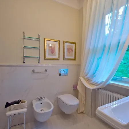 Sleeps 13 Pool Air Con Wifi Baveno