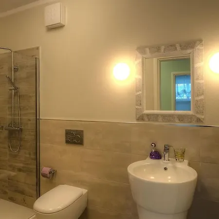 Sleeps 13 Pool Air Con Wifi Baveno
