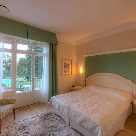 Sleeps 13 Pool Air Con Wifi *