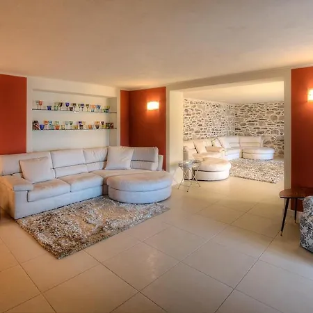Villa Sleeps 13 Pool Air Con Wifi *