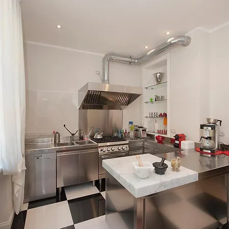 Sleeps 13 Pool Air Con Wifi Baveno