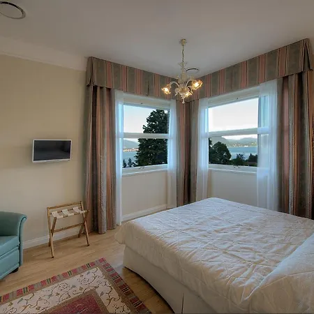 Sleeps 13 Pool Air Con Wifi